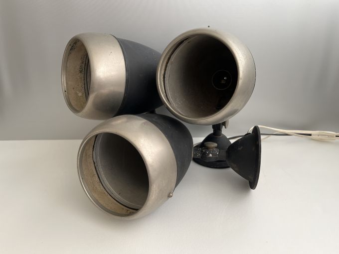 Drie grote wandlampen