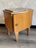 Art Deco kastje, Frans kastje, houtsnijwerk bloemmotief, Art Deco meubeltje
