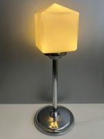 art deco lamp,  lamp melkglas, art deco tafellamp, lamp chroom