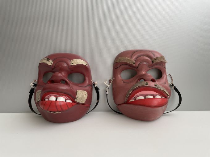 Twee wayang maskers